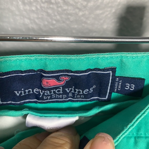 Vineyard Vines shorts size 33 - Picture 2 of 5